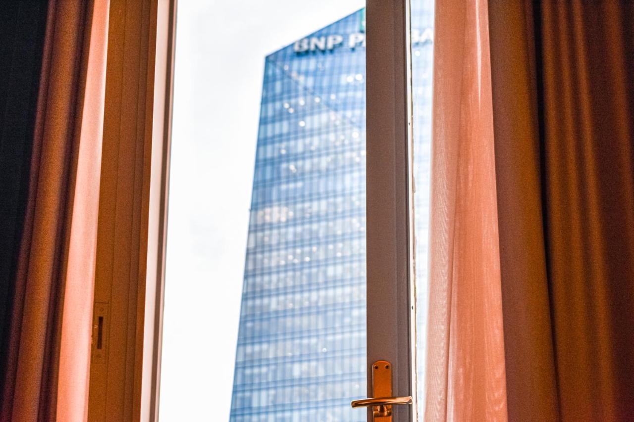 Готель Palazzo Cornalia Мілан Екстер'єр фото The hotel's view of the CN Tower